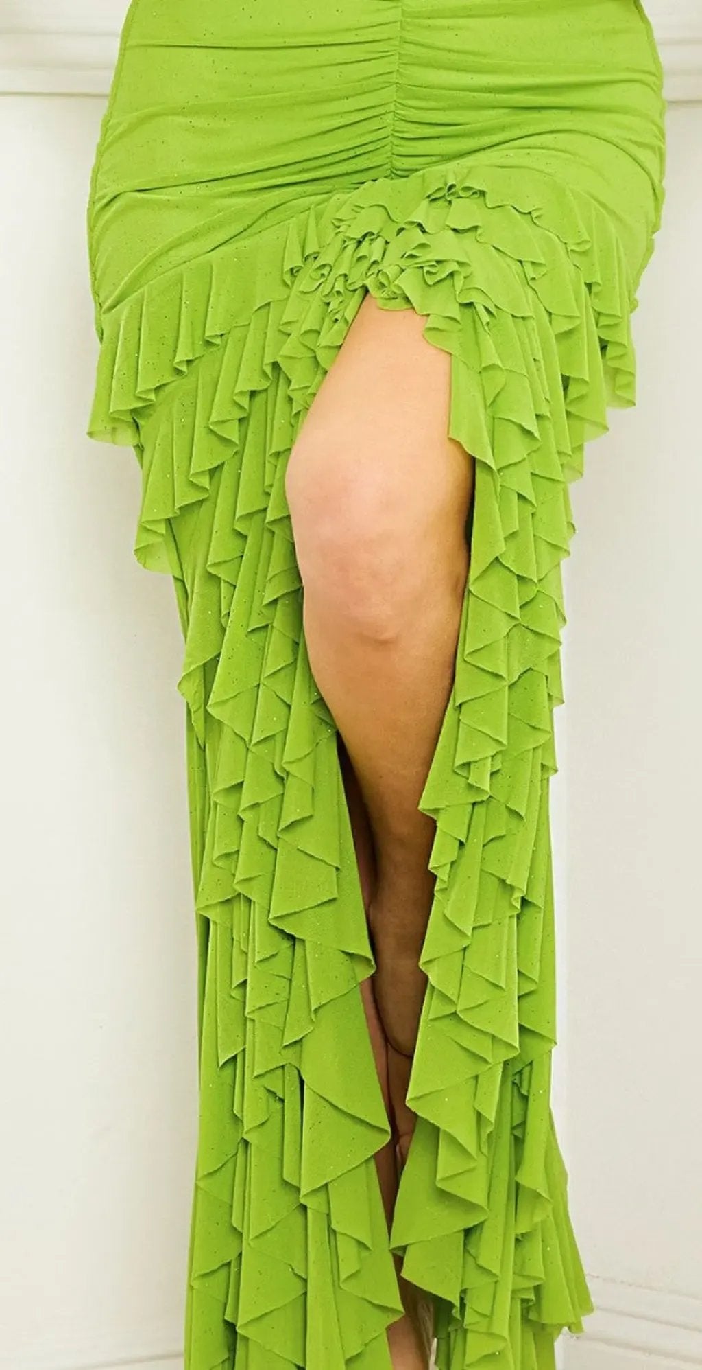 Ruffled maxi dress close detail - Epicplacess