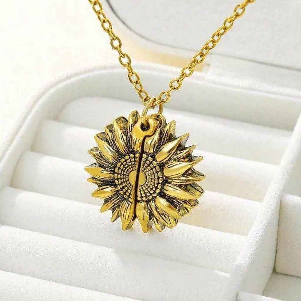 Sunflower pendant necklace front view - Epicplacess