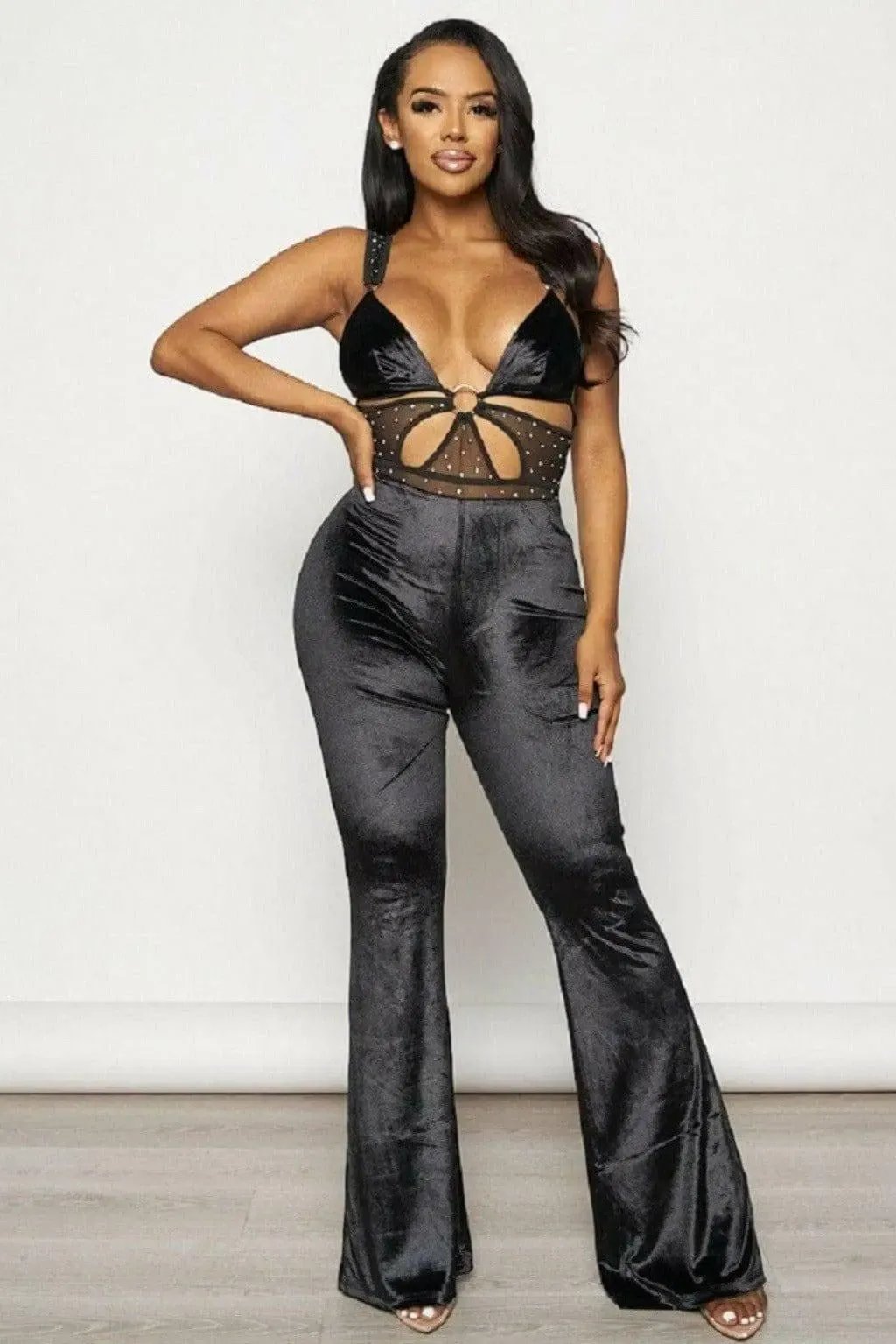Velvet jumpsuit outfit detail - Epicplacess