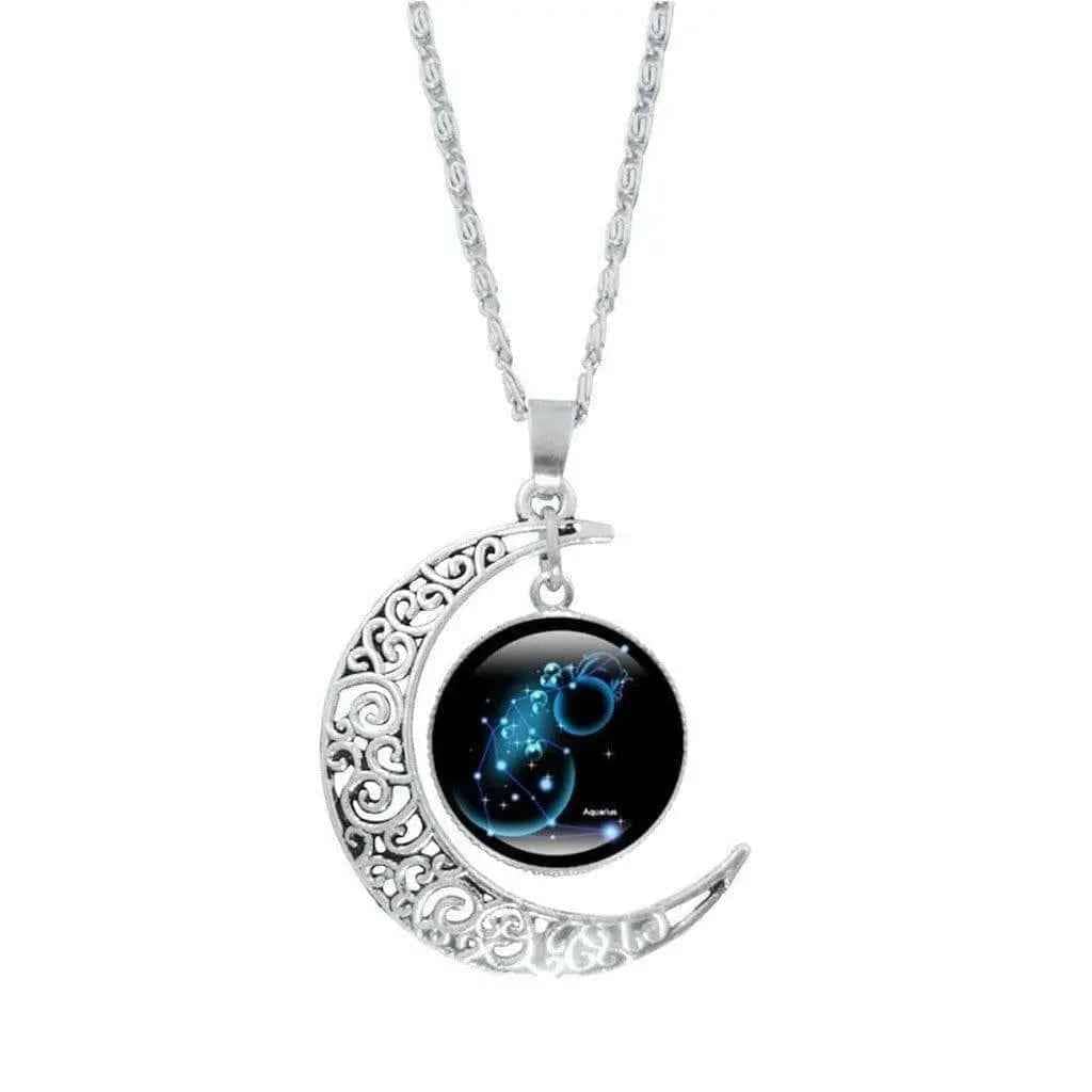 Crescent necklace close detail - Epicplacess