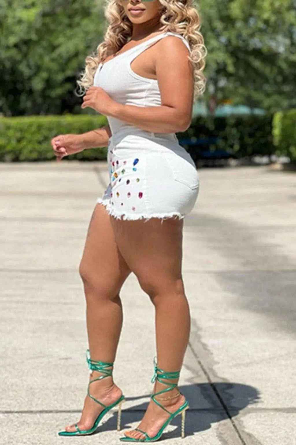 White rhinestone denim shorts detail - Epicplacess