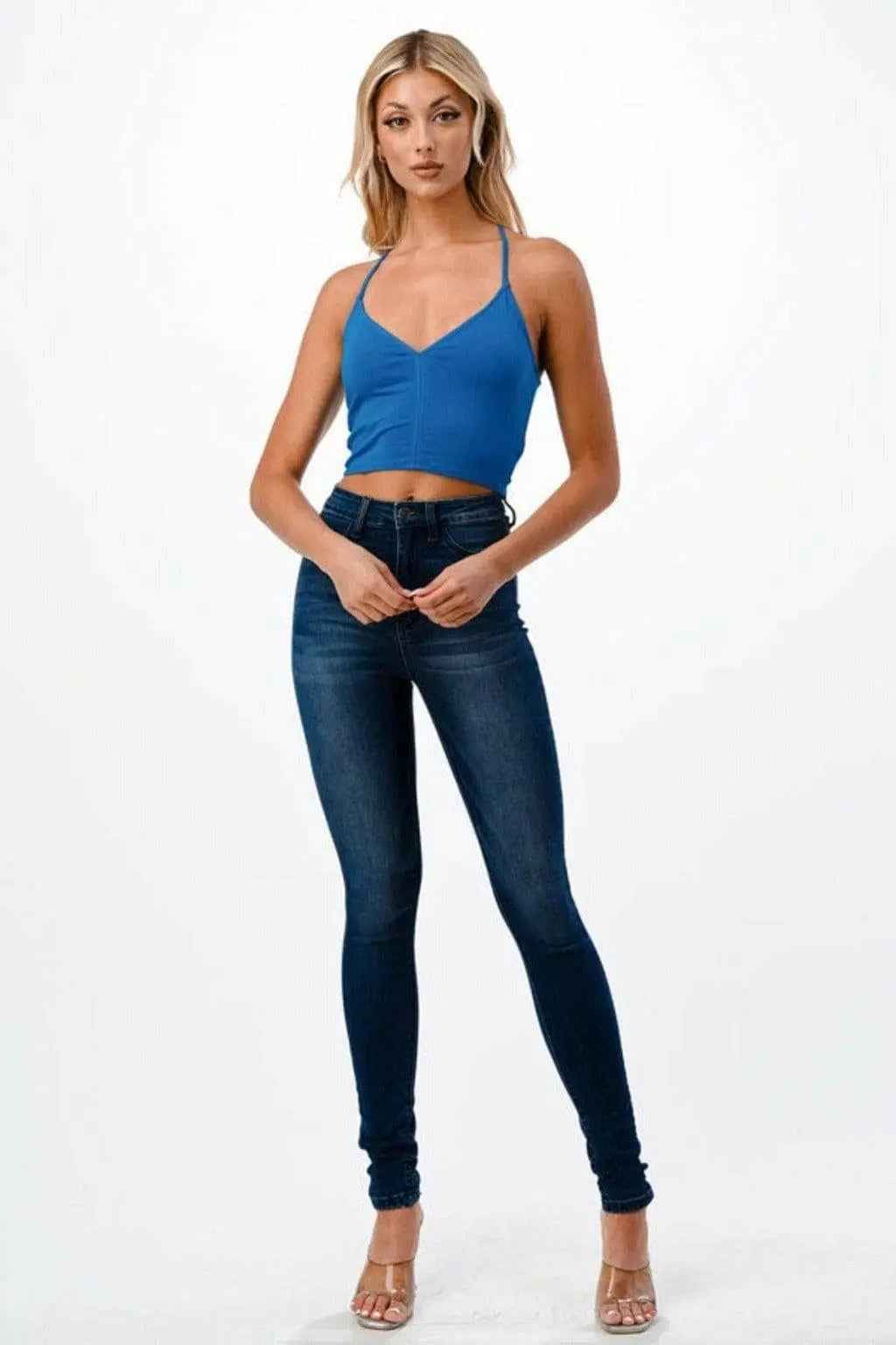 Halter crop top close detail - Epicplacess