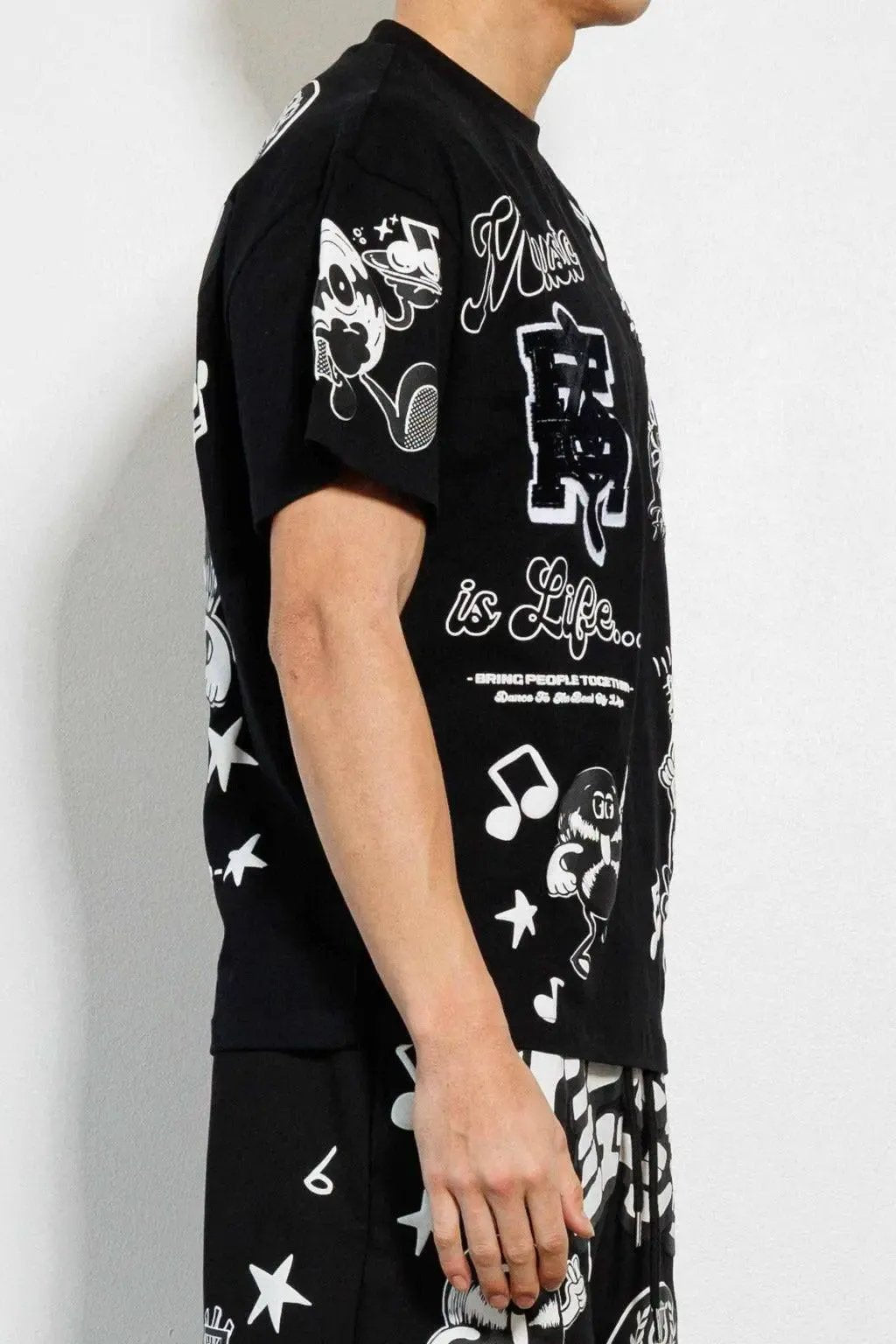 Black tee detail - Epicplacess