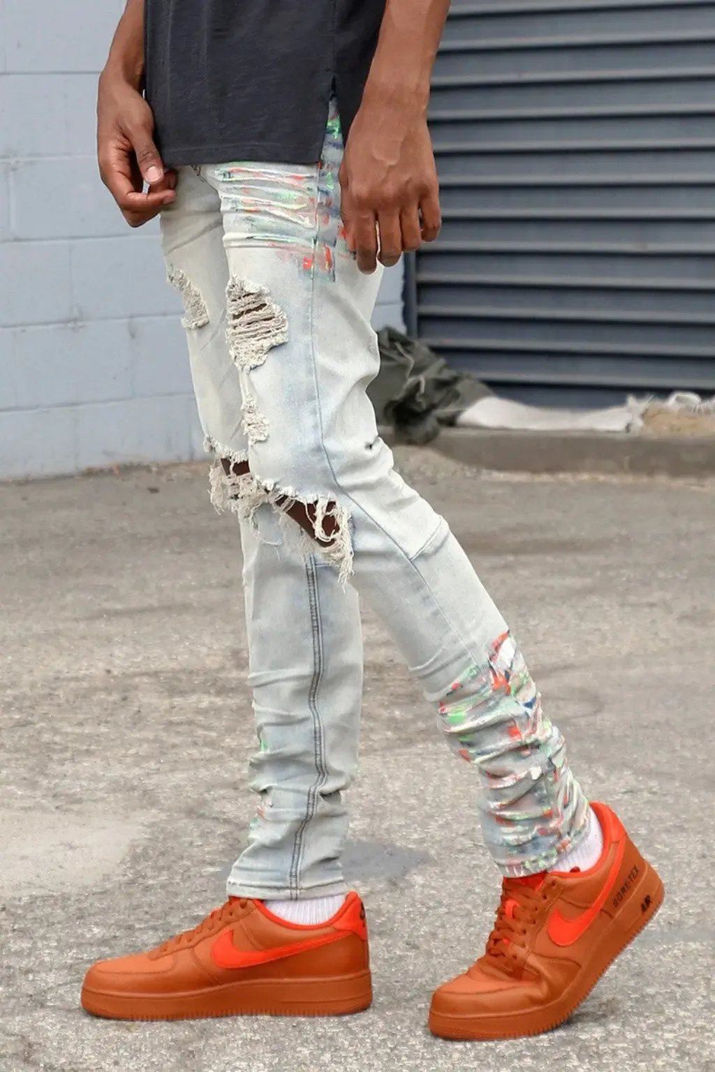 Distressed denim jeans front view - Epicplacess