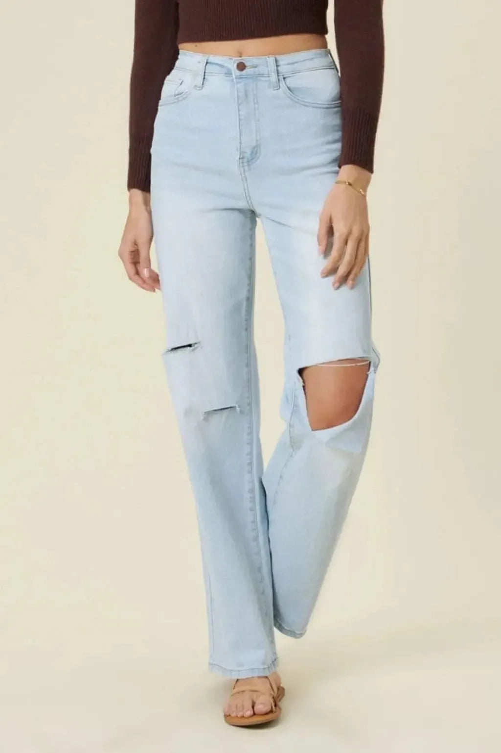 Ripped wide-leg jeans outfit detail - Epicplacess