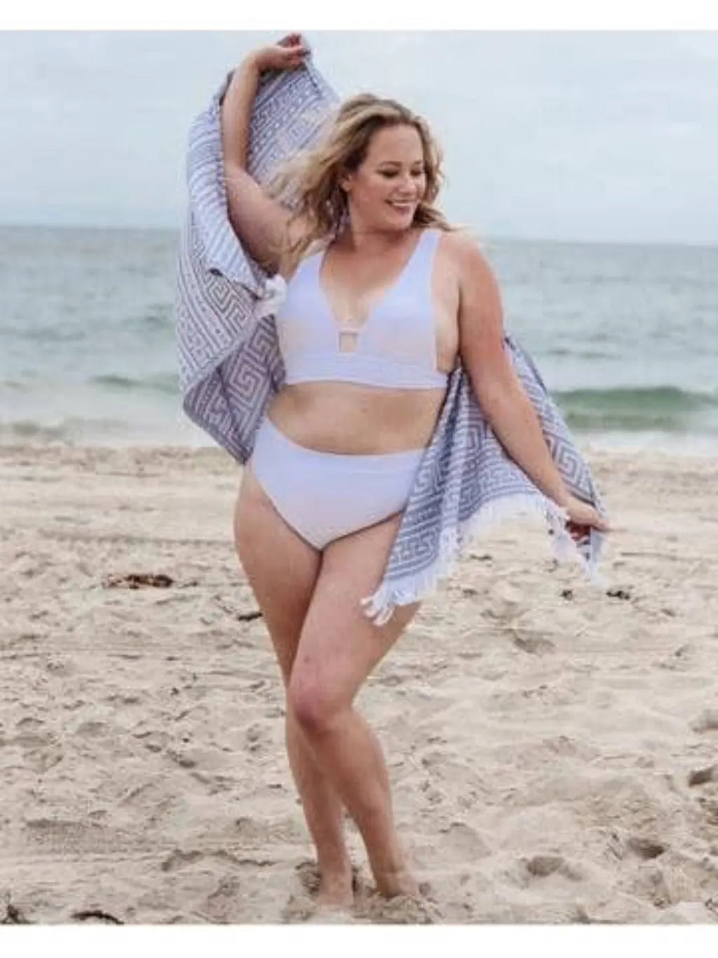 White swimsuit detail - Epicplacess