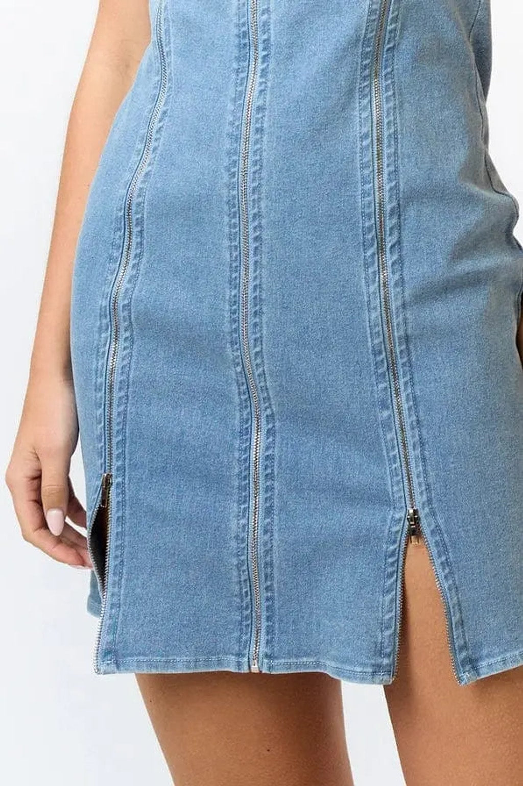 Light blue denim dress front view - Epicplacess