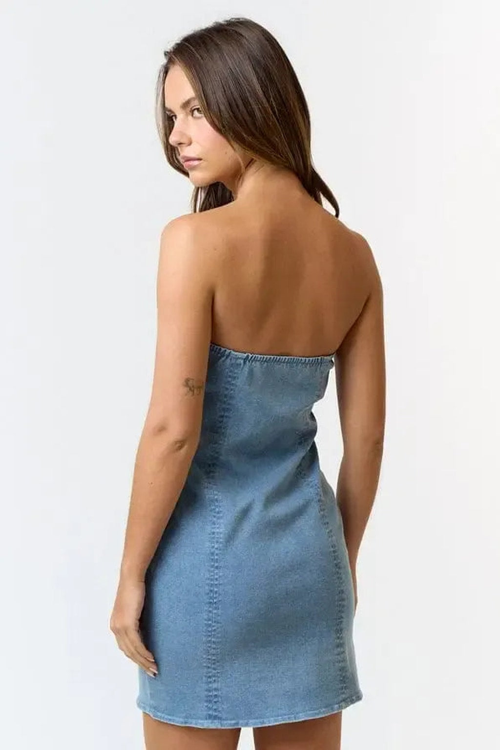 Light blue denim dress detail - Epicplacess